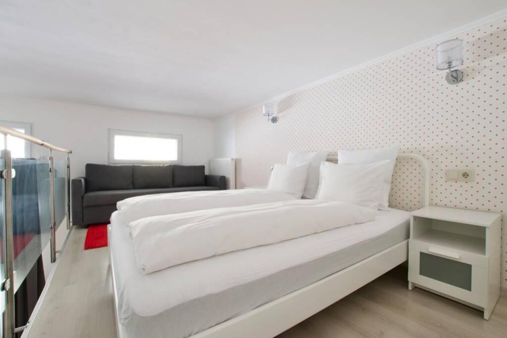 Standard By Hi5- Rose Street's * Budapešť
