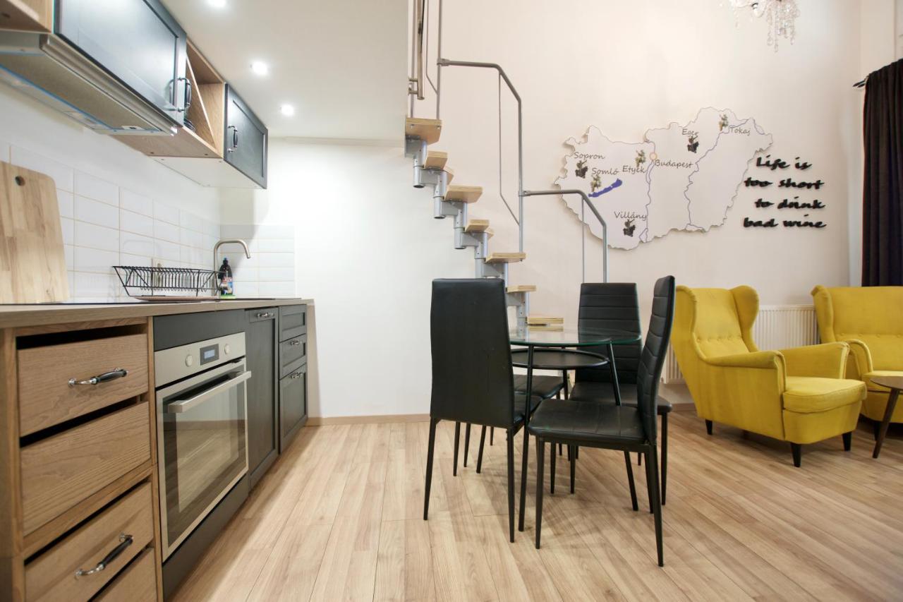 Standard By Hi5- Rose Street's * Budapešť